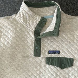 Patagonia quilted pullover cream and green